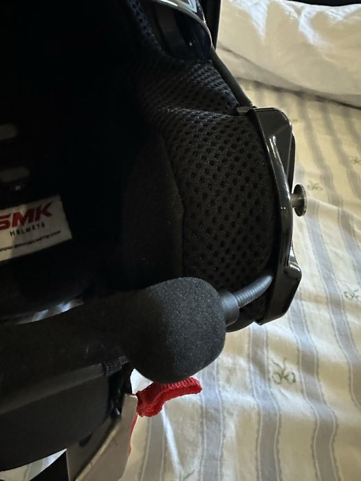 Capacete modelar SMK com sistema Cardo