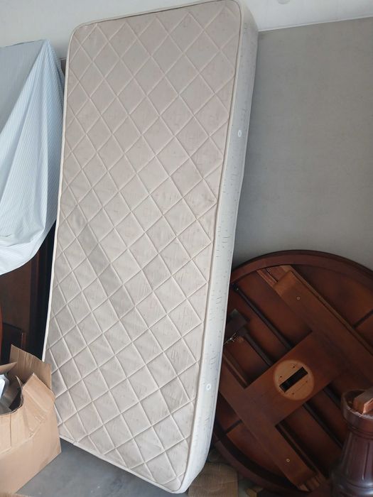 Colchão Cama Solteiro em Bom Estado