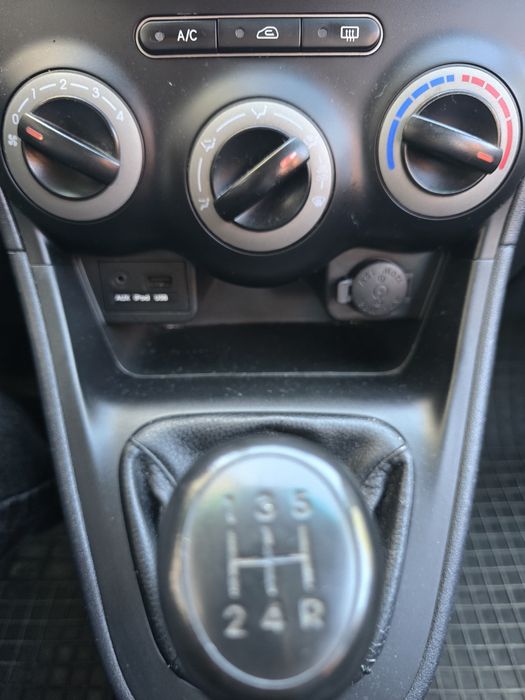 HYUNDAI I10 1.1L Benzyna  Rok: 2012