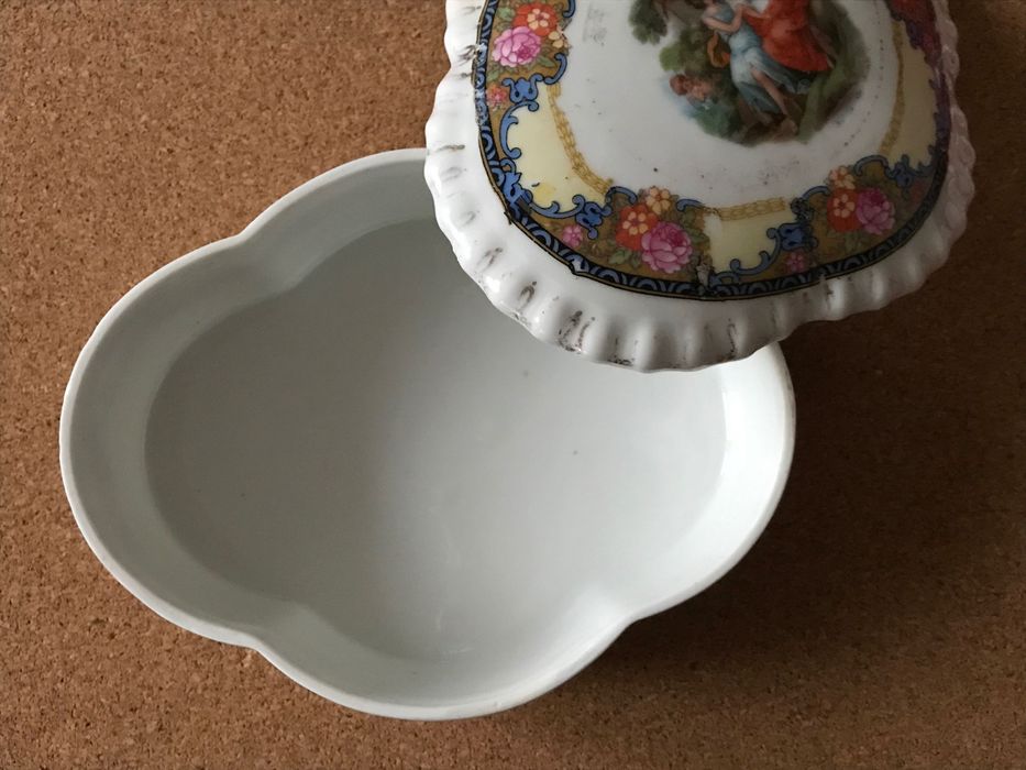 Bomboniera, puzderko porcelana  Erdmann Schlegelmilch, antyk  XIXw.
