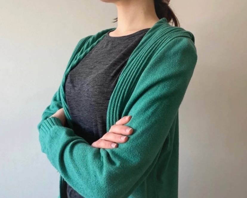 Zielony kardigan sweter z kapturem