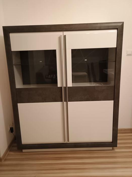 Witryna CANNE NEW z oświetleniem jak nowa