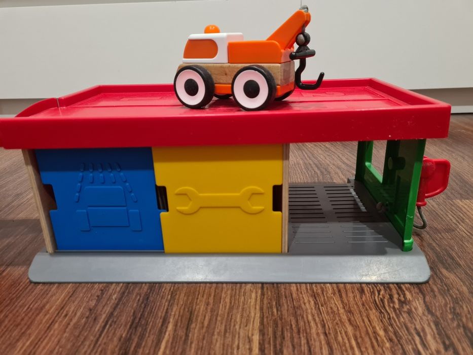 Drewniany parking ikea + przebijanka trefl