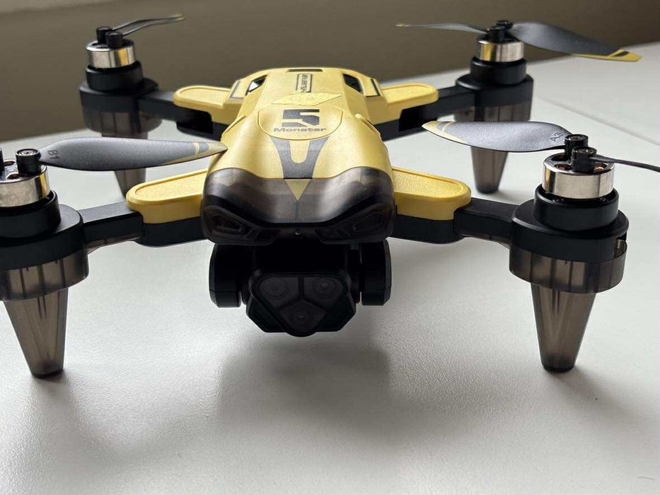 Dron zdalnie sterowany [35] są 2szt.