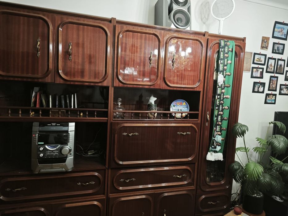 Móvel de Sala em Mogno com Bar, Cristaleira