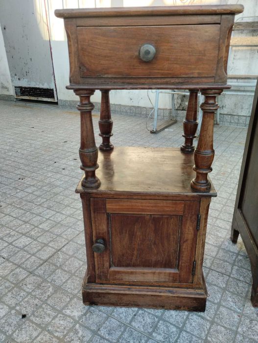 Mesinhas de Cabeceira Antigas
