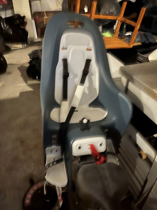 Bicicleta com cadeira de criança