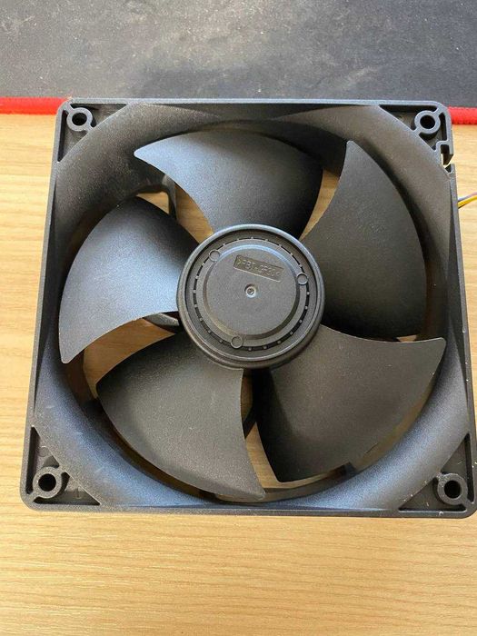 ОРИГИНАЛ nidec w12e12bgba5-07 12v 2.61a вентилятор / куллер для асика bitmain antminer