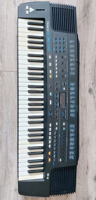 Keyboard Roland E 36
