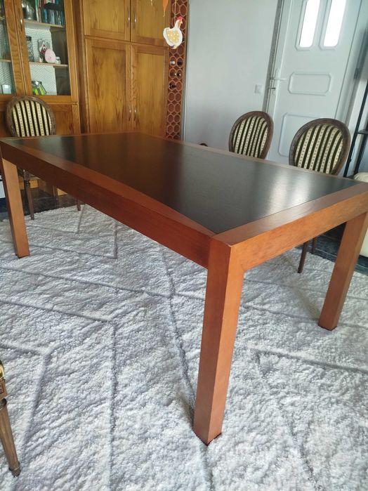 Mesa de jantar grande moderna