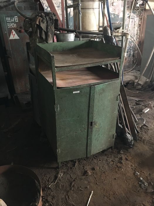 Стеллажи Шкафы верстаки пристаночные тумбы железные