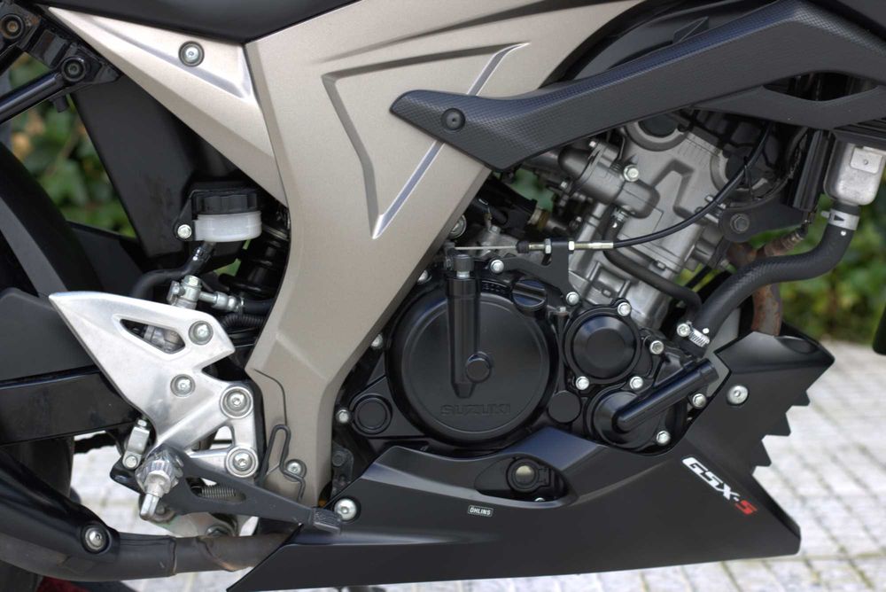 SUZUKI GSX-S 125 Excelente!!!