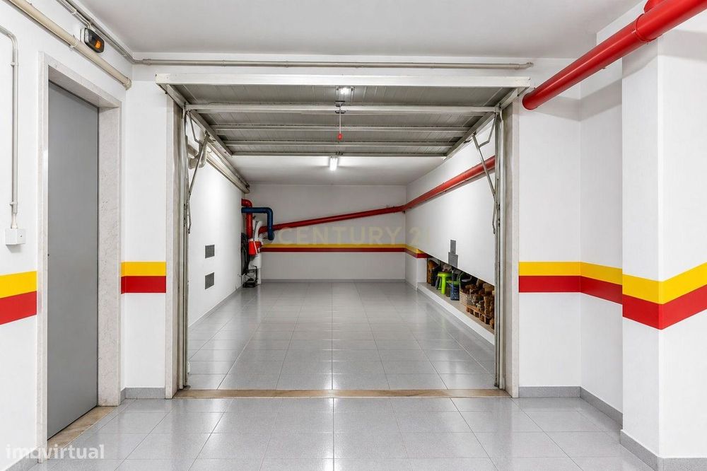Box Fechada com 35 m² | Belas | Espaço, Segurança e Versatilidade