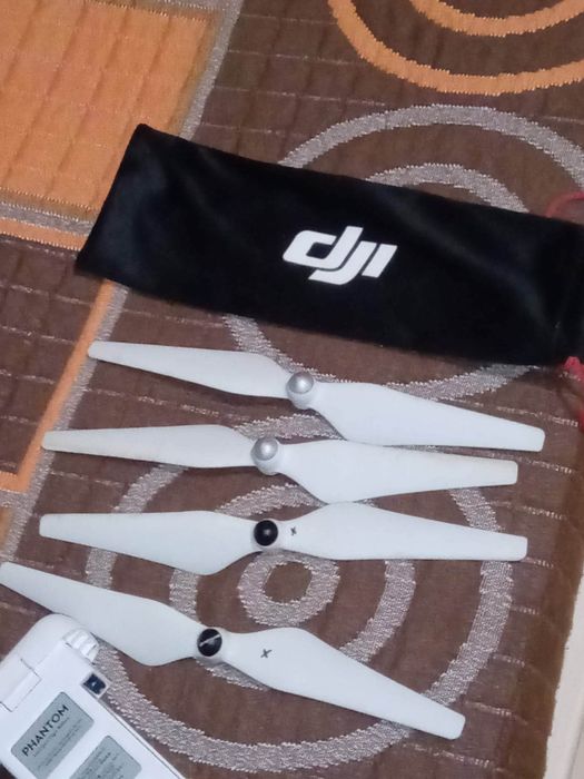 Phantom 3 drone.. with a battery in good condition. €220..64739306802051124