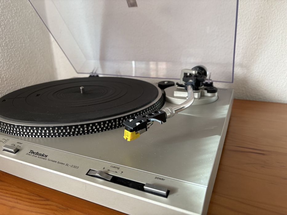 Gira discos Technics SL-D303