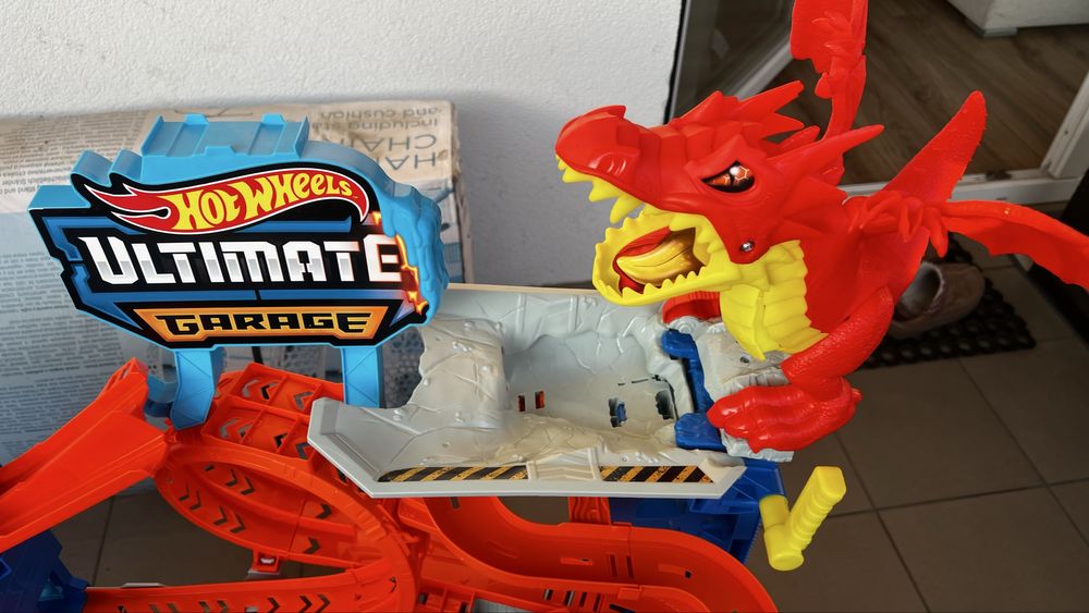 Ultimate Garage hot wheels atak smoka