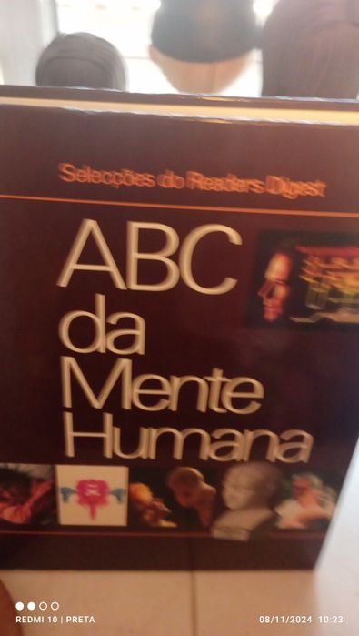 VENDO E OFEREÇO -Livros, Roupas Senhora, Pinturas