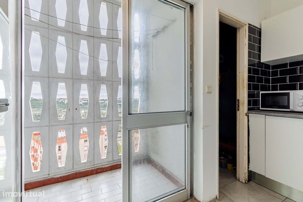 Apartamento T3+1 c/ Marquise em Santo António dos Cavaleiros