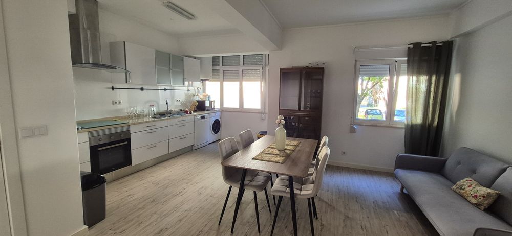 Quarto mobilado na Amadora