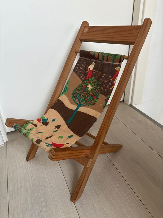 Cadeirinha artesanal articulada , para bonecas