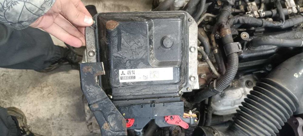 Блок управления двигателем Renault Laguna III 1.5 DCI 8200882381