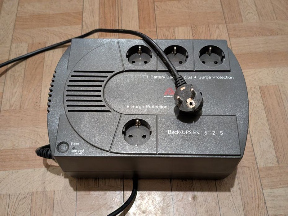 джерело безперебійного живлення APC Back-UPS ES 525