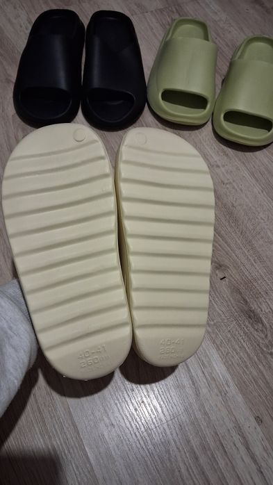 Шлепки, тапки, сланцы, кроксы в стиле adidas yeeze
