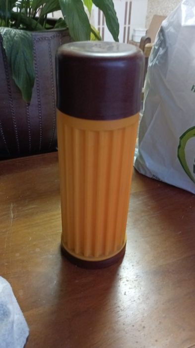Thermos novas com copo
