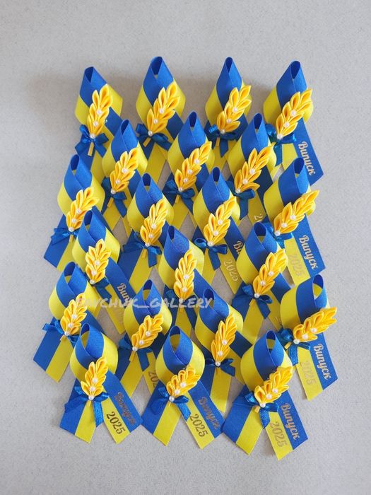 Брошка  медаль значок бутон'єрка на випускний, останній дзвоник, з ім