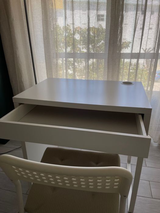 Secretária IKEA MICKE nova c/cadeira