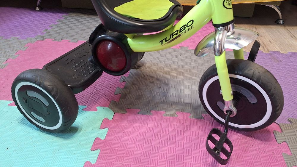 Велосипед трёхколёсный