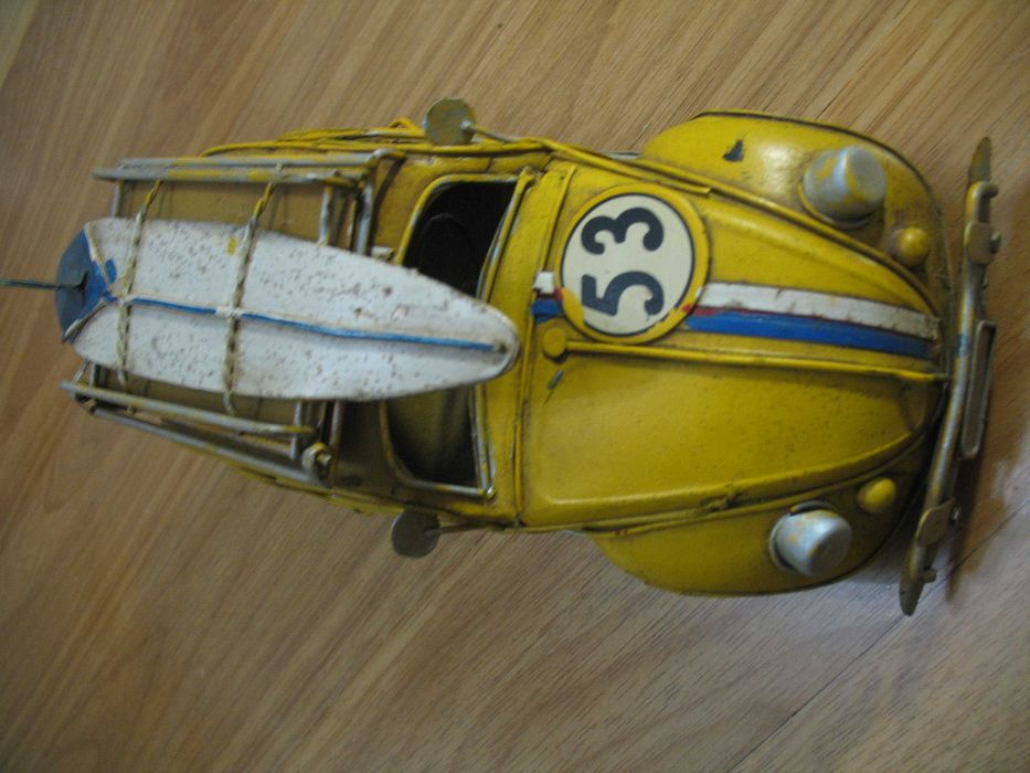 Mealheiro em forma de carro em chapa