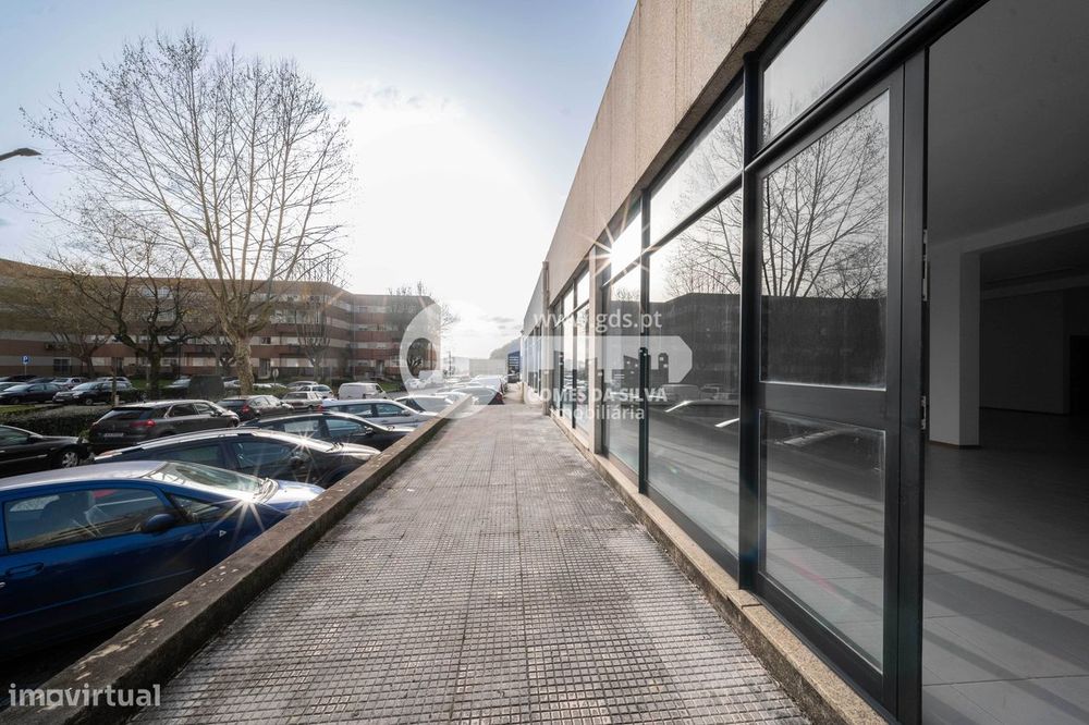 Loja para arrendamento com 135m2 na Praceta das Amoreiras - Comércio