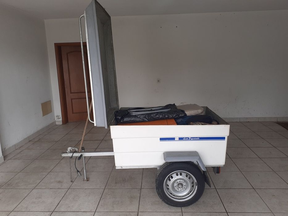 Atrelado para campismo e diversos