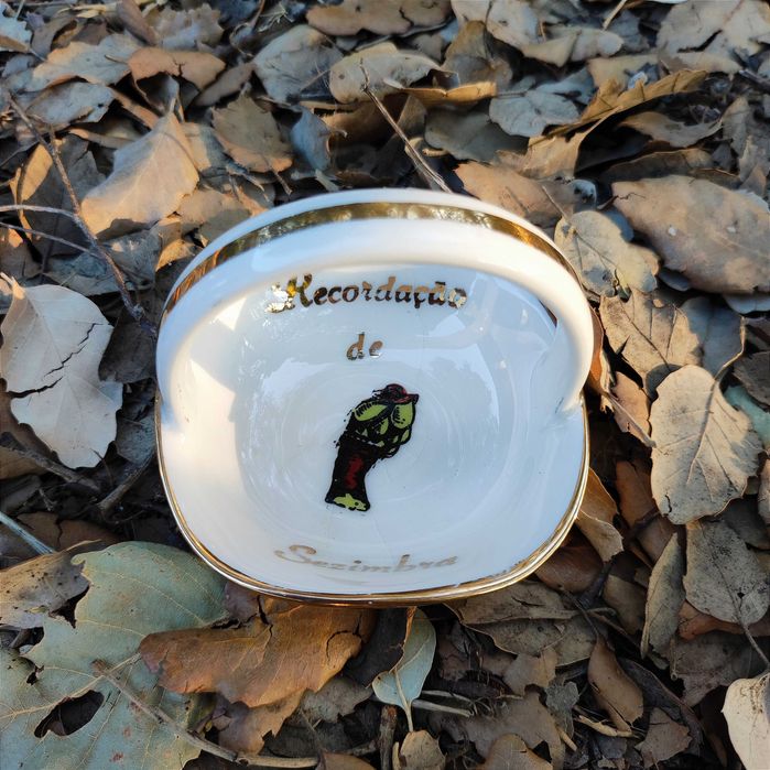 Recordação / lembrança antiga cesta / cesto loiça Sesimbra percebes