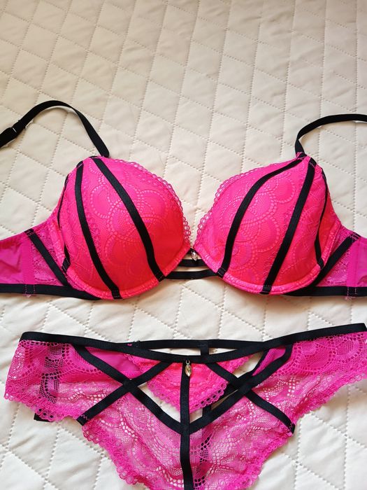 Новий ефектний комлект білизни