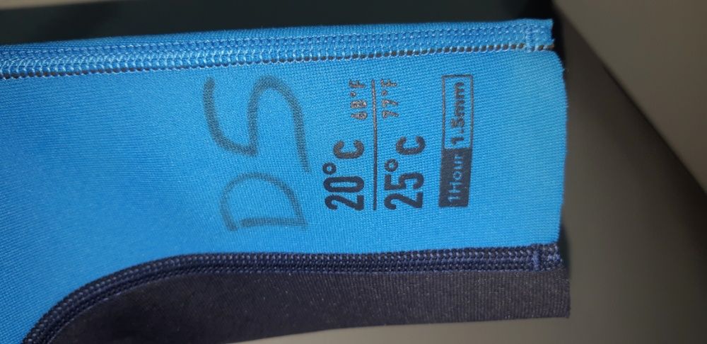 Fato de agua curto - 12 anos - usado como novo