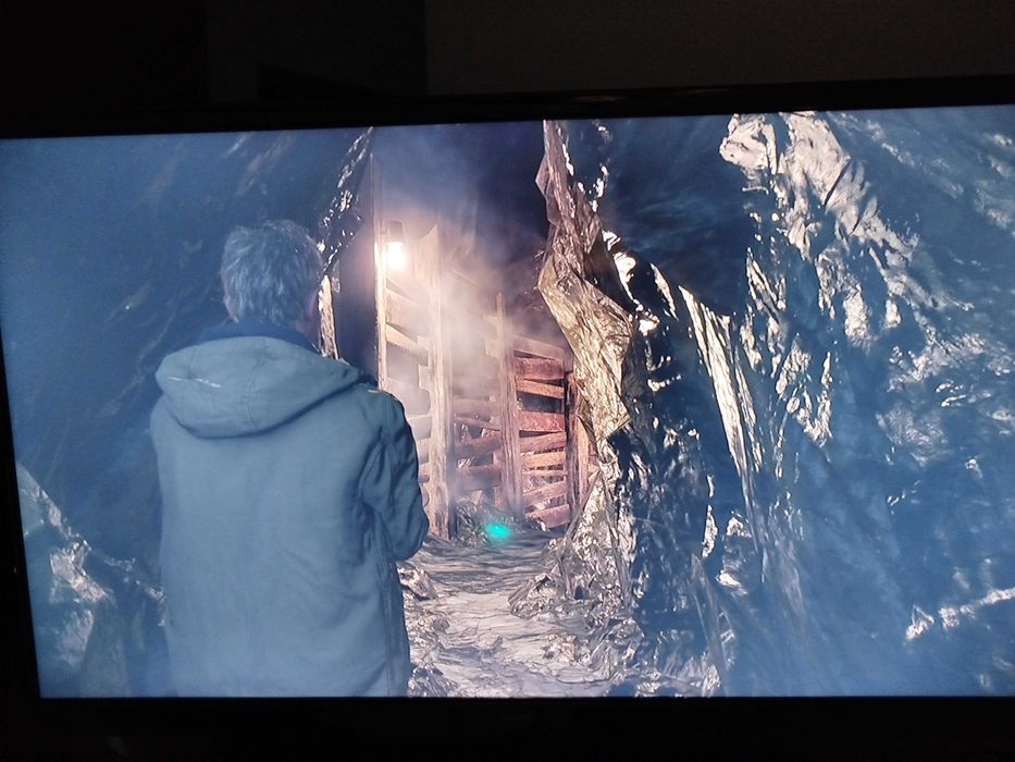 PS4 Slim Desbloqueada 500Gb + 1TB - 2 Comandos + de 20 jogos instalado