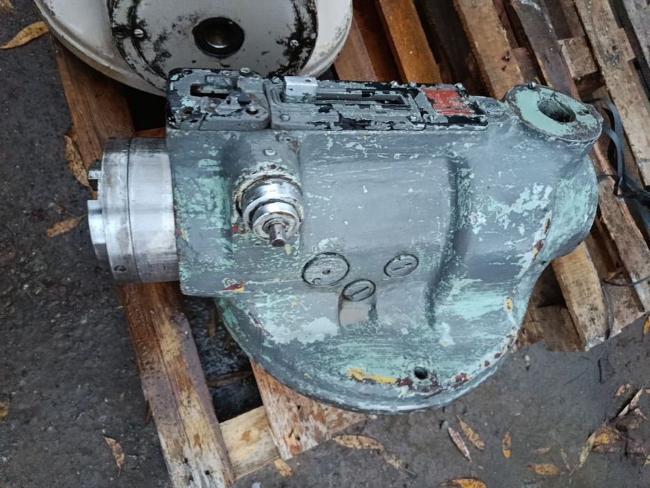 Універсальна Вертикальна фрезерна головка ісо50 Heckert fss 6м13