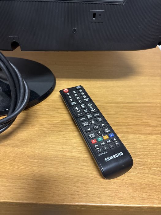 Monitor/TV de 27” com comando Samsung
