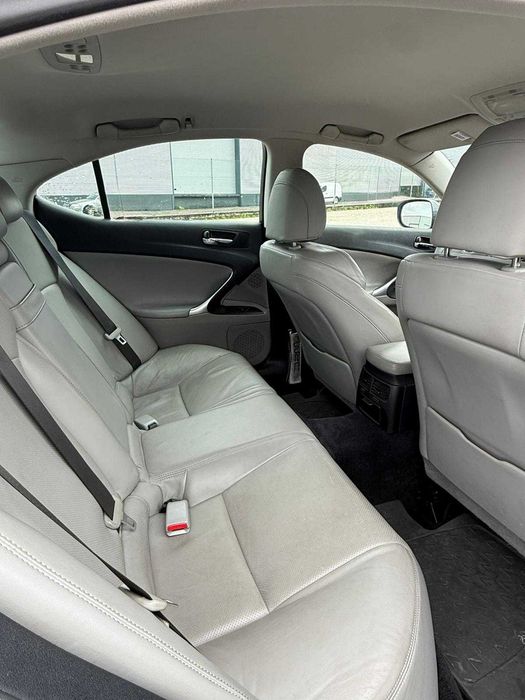 Lexus XE2 IS220D