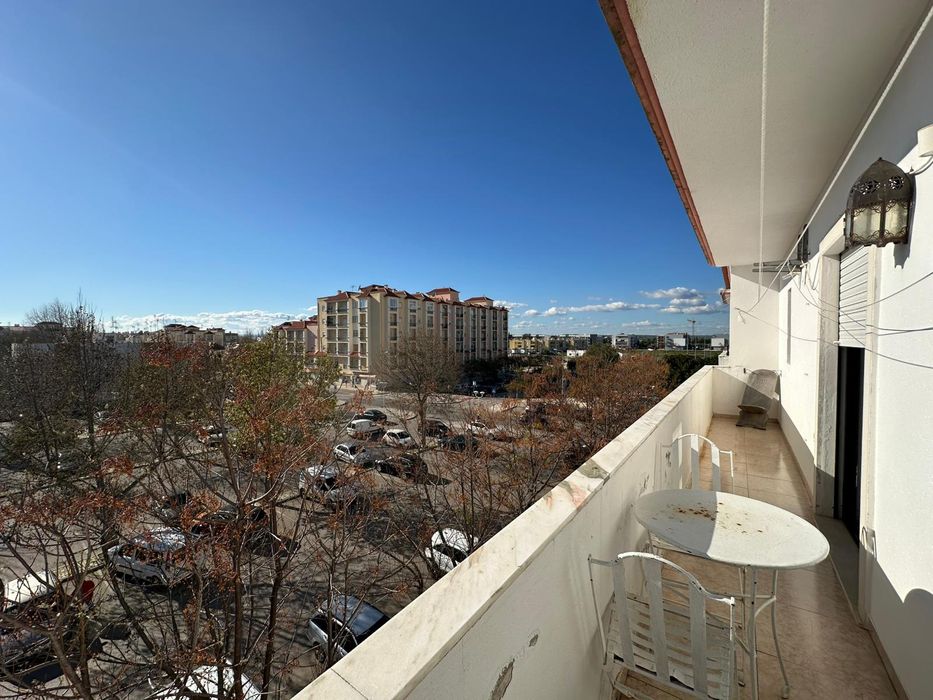 Apartamento T3 com grandes áreas