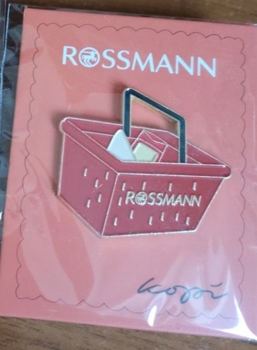 Pin pomadka szminka  Rossmann  przypinka metalowa