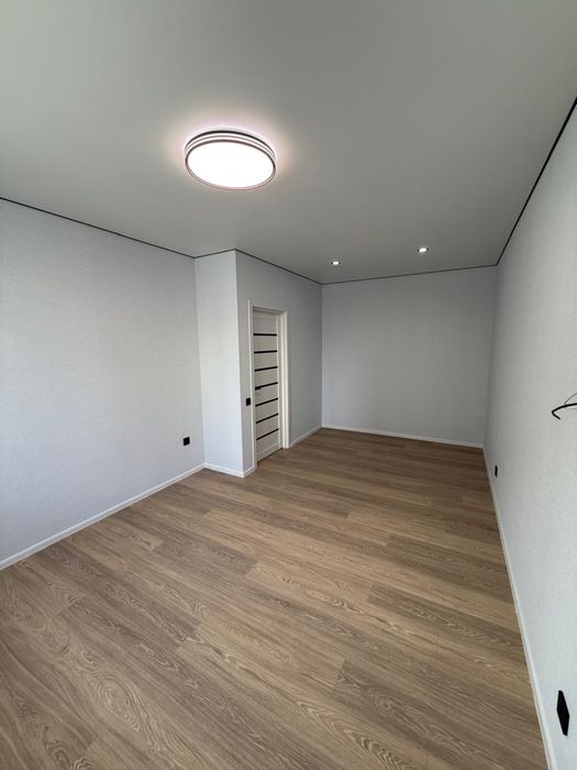 Продам 1 комнатную ЖК Мира 3 , 40 метров pp1
