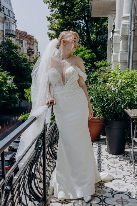 Продам весільну сукню