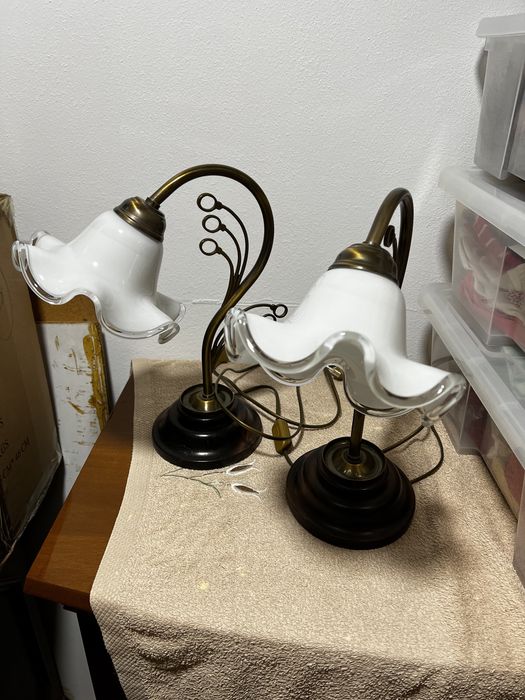 1 Candeeiro de teto e 2 candeeiros de mesa de cabeceira