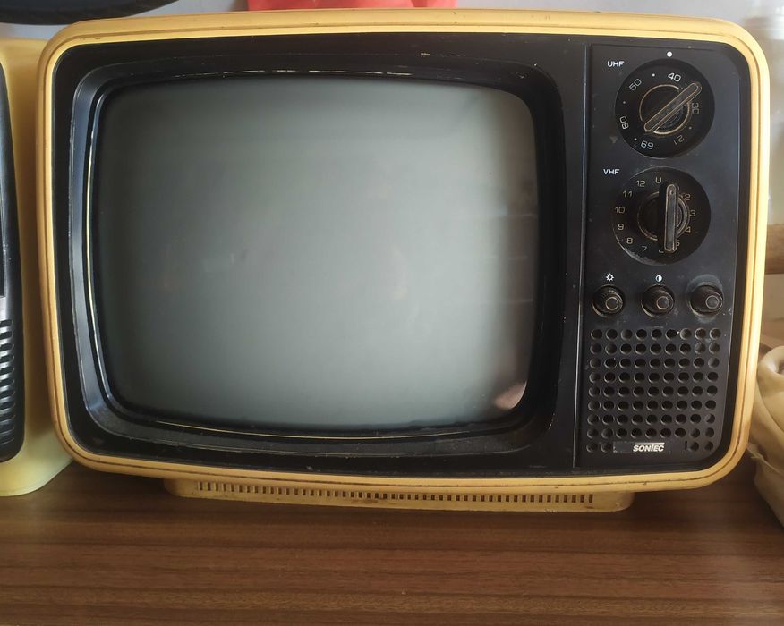 Duas TVs antigas vinted