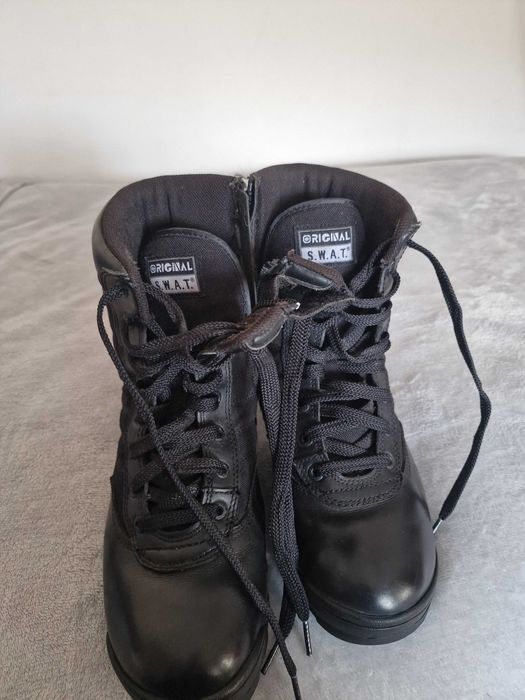 Botas em pele de trabalho