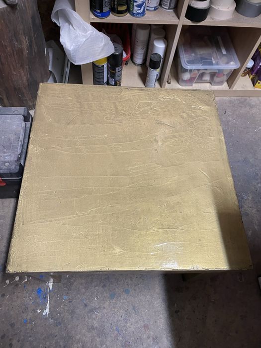 Mesa de centro dourada