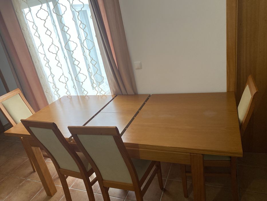 Mesa + 4 cadeiras